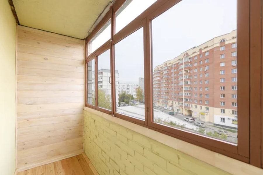 2. Idei De Amenajare A Balconului Inchis   Reguli De Design Interior Interesante Si Echipamente Utile Pentru Realizarea Acestui Proiect_Balcon Inchis Ingust, Finisaje Din Lemn